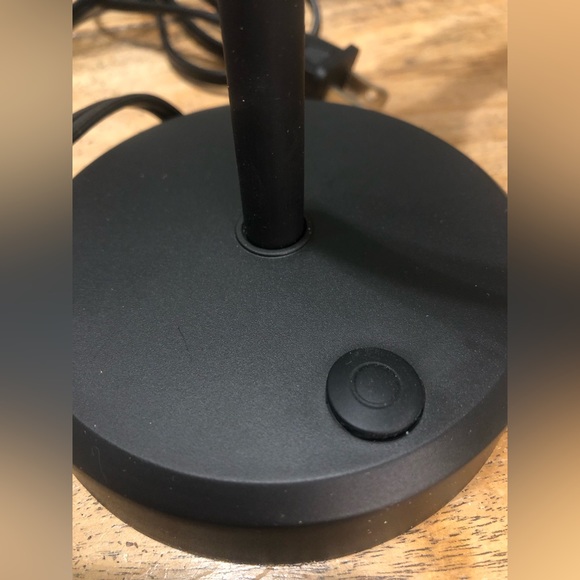 HOME LUMINAIRE Flexible LED Desk Lamp.  New In Box. - Picture 8 of 8